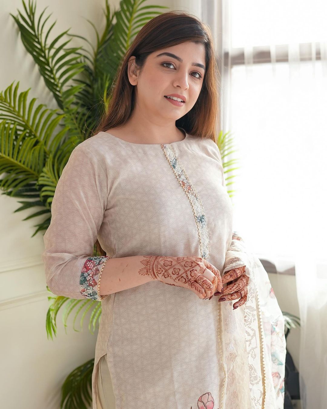 Shristhee Ethnic Embroidered Thread Work Printed Off White Shadow Kurta with Trousers & Dupatta Kurtisthan