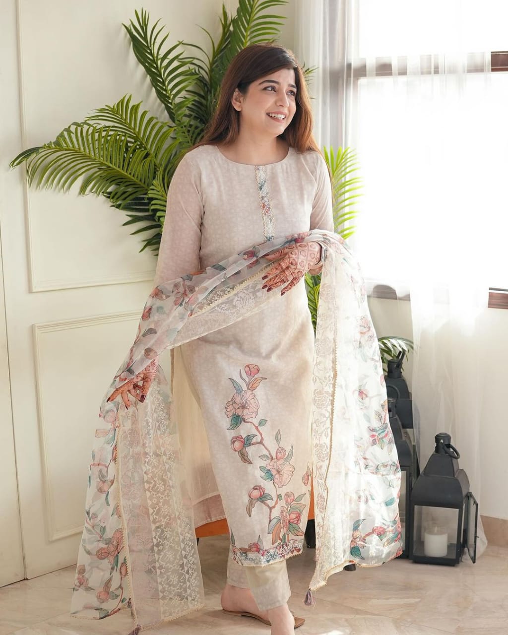 Shristhee Ethnic Embroidered Thread Work Printed Off White Shadow Kurta with Trousers & Dupatta Kurtisthan